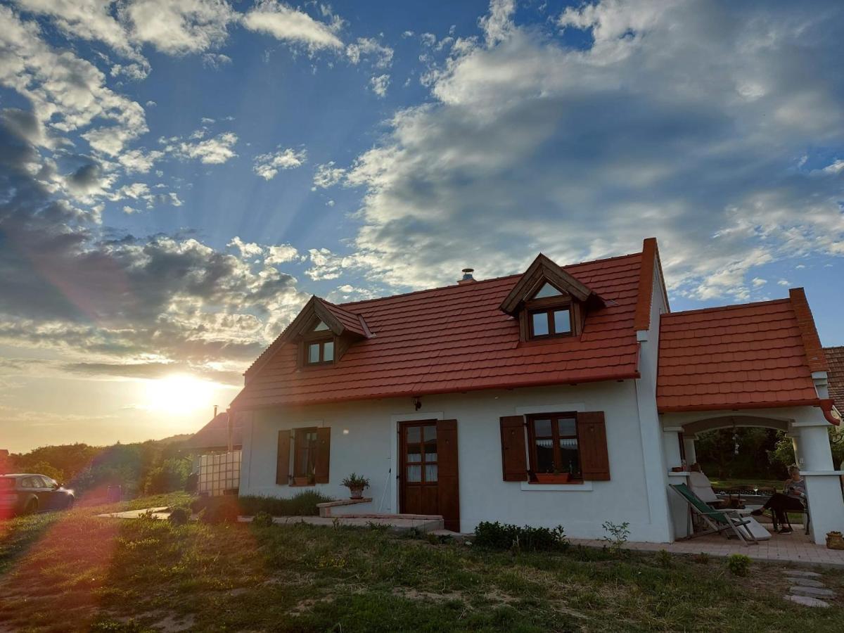 Casa Beata Villa Lesencetomaj Eksteriør bilde