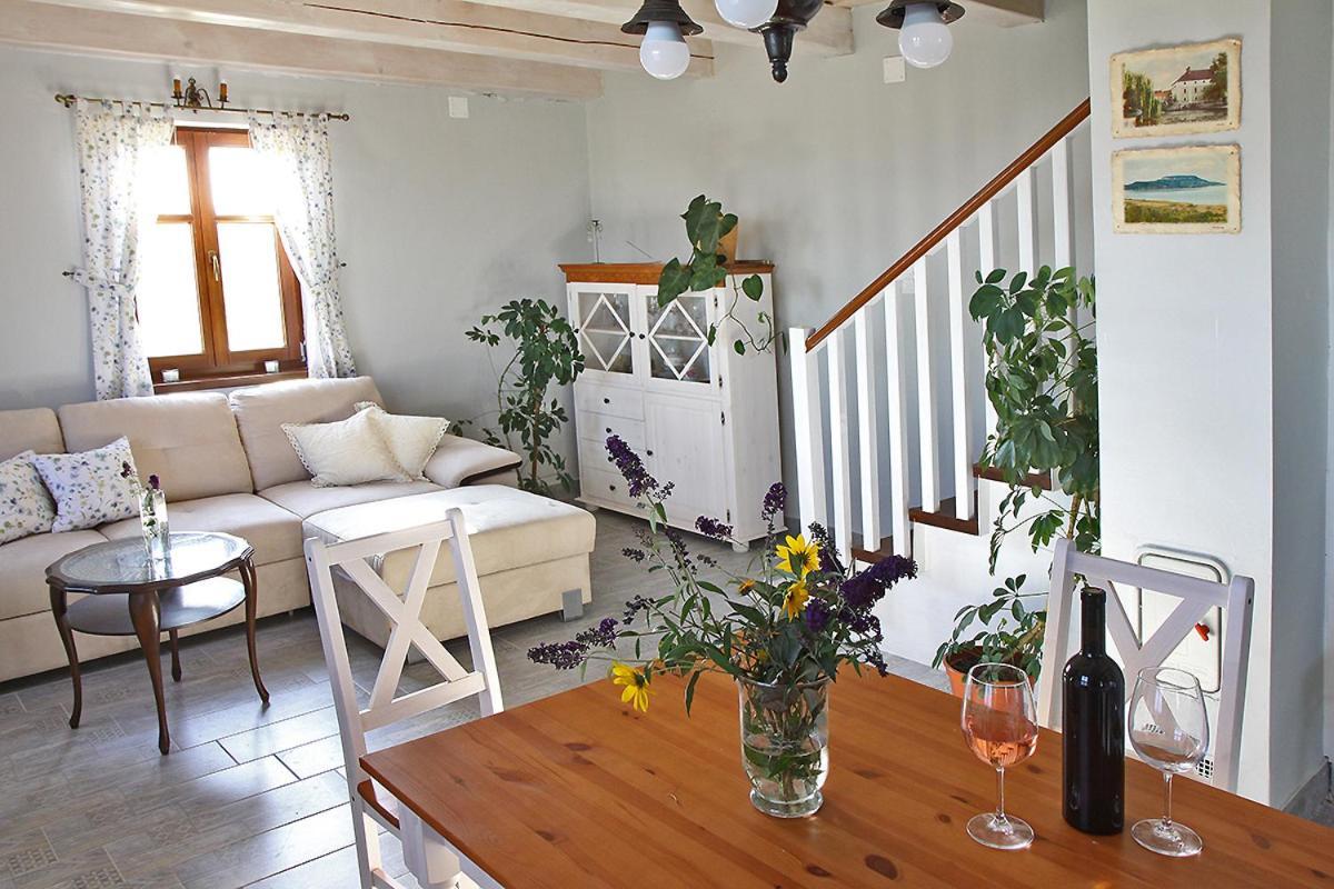 Casa Beata Villa Lesencetomaj Eksteriør bilde