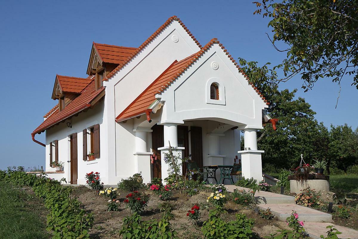 Casa Beata Villa Lesencetomaj Eksteriør bilde